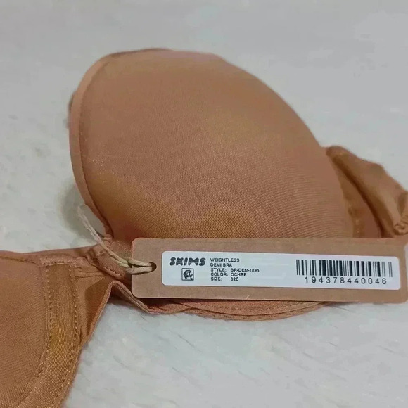 Skims Weightless Demi Bra - Picture 8 of 8